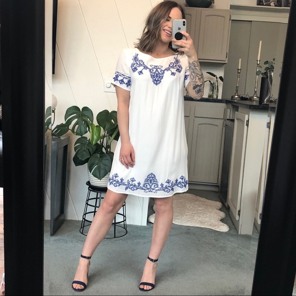 Lulus Dresses & Skirts - NWT Lulu’s Embroidered Shift Dress